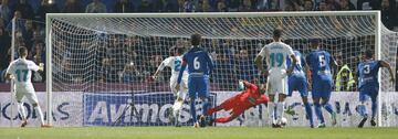 0-2. Lucas V¨¢zquez marc¨® el segundo gol de penalti.