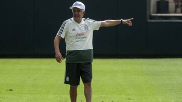El director técnico interino del combinado nacional mexicano utilizará a futbolistas con más recorrido internacional ante la 'Roja'.