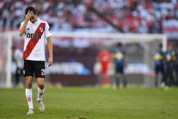 River Plate's midfielder midfielder Ignacio Fernandez leaves the pitch after being expulsed during the Argentine derby match against Boca Juniors in the Superliga first division tournament at Monumental stadium in Buenos Aires, Argentina, on November 5, 2