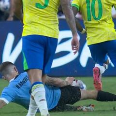 Alarma Rodrygo: una entrada escalofriante le dobló el tobillo