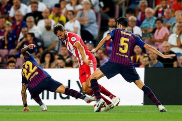 El chileno jugó desde la partida ante Girona, aportó con una asistencia en el gol de Lionel Messi, pero fue reemplazado en el complemento. El duelo terminó 2-2.