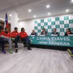 Equipo de Copa Davis marca distancia total con Hinzpeter