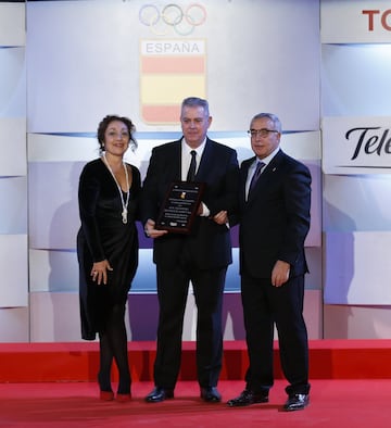 La nadadora Mireia Belmonte, el piragüista Saul Craviotto y la karateca Sandra Sánchez, entre otros muchos deportistas españoles, han sido premiados en la gala anual organizada por el Comité Olímpico Español, que reconoce los éxitos más notables de esta temporada.