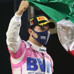 "¡La mitad de México estará tomando un tequila ahora!"