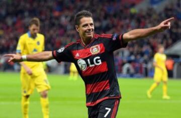 Los rostros de Javier Chicharito Hernández tras marcar su primer gol con el Bayer Leverkusen en Champions