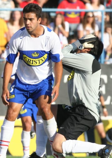 Jorge Pellicer lo llevó hasta Unión Atlético Maracaibo en Venezuela, pero luego regresó para desarrollar una silenciosa carrera con varios éxitos: logró ser campeón de Copa Chile con la Universidad de Concepción el 2009 y levantó el Clausura 2012 con Huachipato. Actualmente juega en el Tulsa Roughnnecks FC en USA. 