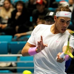 Nadal derrota a Djokovic en un partido benéfico en Kazajistán