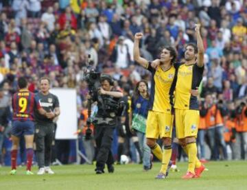 Raúl García celebra con Tiago el título de Liga conseguido en la última jornada de la temporada 13/14 contra el Barcelona. 