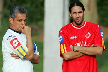 Yepes junto a Reinaldo Rueda quien llegó a la Selección para dirigir las Eliminatorias a Alemania 2006.