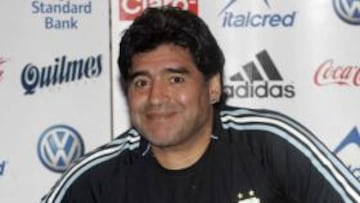 Maradona regresa a Argentina para anunciar su convocatoria