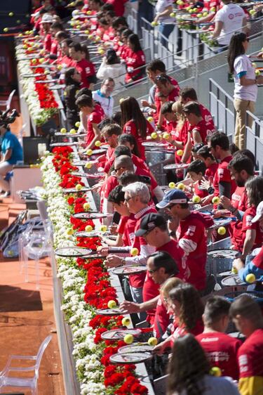 Récord en Madrid: 2.400 personas golpeando simultáneamente una pelota de tenis con su raqueta