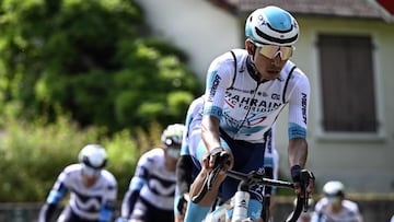 Santiago Buitrago durante una carrera con Bahrain Victorious.