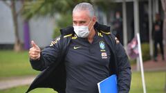 Brazil&#039;s national football team coach Tite gives the thumb up during a training session at the Corinthians training centre in Sao Paulo, Brazil, on November 10, 2021, on the eve of a FIFA World Cup Qatar 2022 qualifier match against Colombia. (Photo 