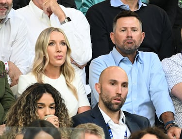 Ricky Ponting, entrenador de críquet australiano y exjugador de críquet junto a su pareja sentimental, Rianna.