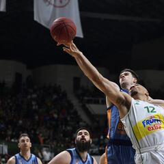 Andrews niega el liderato al Valencia Basket