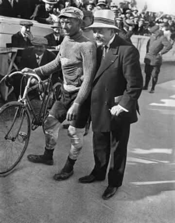 Ganador más joven: El ciclista francés Henri Cornet se proclamó vencedor del Tour de Francia de 1904 con apenas 19 años.