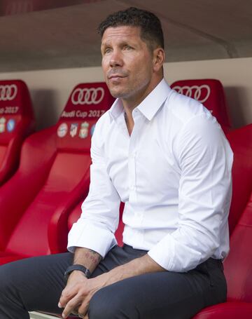 Diego Pablo Simeone antes del comienzo del encuentro. 