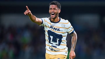 Jose Caicedo celebrates his goal 1-0 of Pumas during the 16th round match between Pumas UNAM and Queretaro as part of the Liga BBVA MX, Torneo Apertura 2024 at Olimpico Universitario Stadium on November 05, 2024 in Mexico City, Mexico.