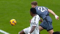 Arden las redes por el penalti que no pitaron a Vinicius