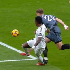 Arden las redes por el penalti que no pitaron a Vinicius