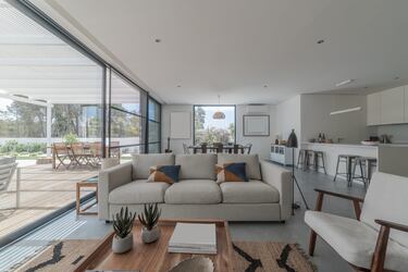 La casa prefabricada con porche y barbacoa que vale 30.000 euros