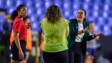 Milagros Martinez head coach of Tigres and Amelia Valverde head coach of Monterrey during the 1st round match between Tigres UANL and Monterrey as part of the Concacaf W Champions Cup at Universitario Stadium on August 22, 2024 in Monterrey, Nuevo Leon, Mexico.