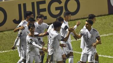 Jugadores de la Selección Mexicana festeja un gol en contra Trinidad y Tobago