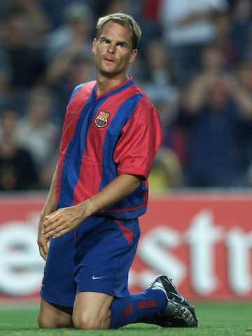 El Barcelona consumó el fichaje de los hermanos gemelos Frank y Ronald De Boer en la temporada 99/00. El club azulgrana pretendía en principio fichar únicamente al central zurdo, Frank, pero finalmente aceptó las exigencias del Ajax, que exigía que el traspaso fuera doble.