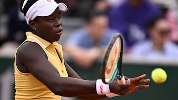 Victoria Mboko, contra Eva Lys en Roland Garros.