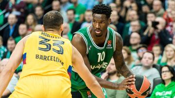 Nigel Hayes, con el Zalgiris, ante Nikola Mirotic.