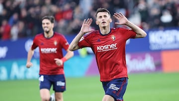 El delantero croata, de 32 años, dio una nueva victoria a Osasuna, que depende de él en exceso. Con ese nuevo tanto, Budimir ha marcado 9 de los 22 goles de Osasuna en esta Liga. El delantero croata suma 35 tantos como rojillo e iguala a un histórico como el Cuco Ziganda. Por delante sólo le quedan Echevarría, Iriguibel y Martín (36), Urban (45) y Sabino (57).