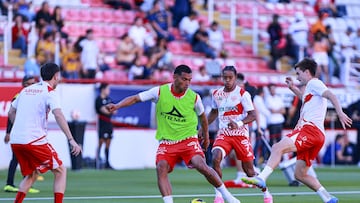 Jesus Alcantar of Necaxa during the Quarter-Final first leg match between Necaxa and Tigres UANL as part of the Liga BBVA MX, Torneo Clausura 2025 at Victoria Stadium on May 08, 2025 in Aguascalientes, Mexico.
