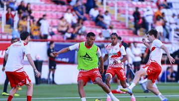 Jesus Alcantar of Necaxa during the Quarter-Final first leg match between Necaxa and Tigres UANL as part of the Liga BBVA MX, Torneo Clausura 2025 at Victoria Stadium on May 08, 2025 in Aguascalientes, Mexico.