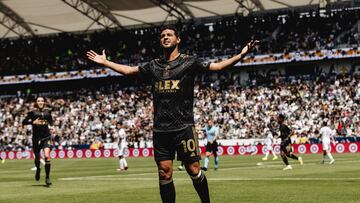 El atacante mexicano vuelve a la franquicia Black & Gold luego de pasar un periodo considerable en la agencia libre.
