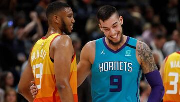 Willy Hernangomez y Tony Bradley.