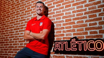 Alejandro Iturbe tras firmar su contrato con el Atleti hasta 2027