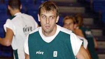 <b>AGRADECIDOS.</B> El Unicaja ha agradecido en un comunicado la aportación de Einikis al equipo en los dos meses que ha pertenecido al club.