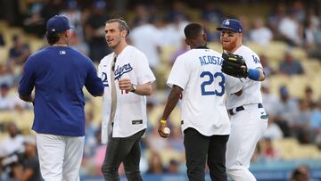 Gareth Bale lanza bola inicial en el juego de Los Angeles Dodgers