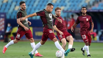 Soccer Football - Copa America 2021 - Group B - Colombia v Venezuela - Estadio Olimpico Pedro Ludovico, Goiania, Brazil - June 17, 2021 Venezuela's Fernando Aristeguieta with teammates during the warm up before the match REUTERS/Amanda Perobelli