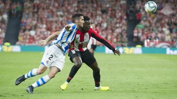 Zald&uacute;a y Williams pujan por un bal&oacute;n en el Athletic-Real Sociedad.