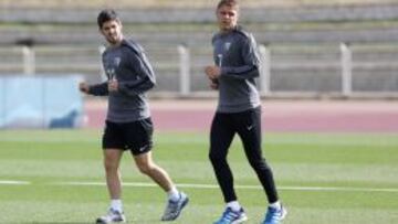 Isco y Joaquín durante el entrenameinto del Málaga.