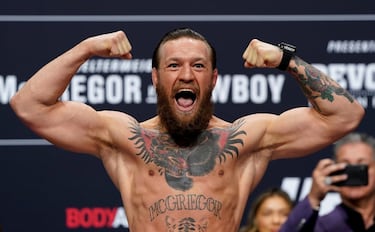 The Notorious es, muy probablemente, la figura deportiva irlandesa más conocida del panorama actual. El de Dublín era campeón del Peso Pluma cuando en el UFC 205 ganó el cinturón del Peso Ligero ante Eddie Álvarez. Por ello, se convirtió en el primer luchador en poseer dos títulos a la vez.
