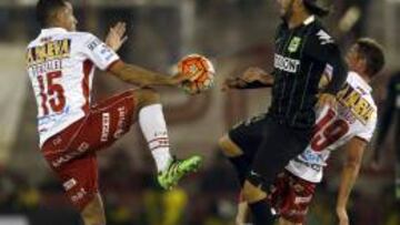 Sebasti&aacute;n P&eacute;rez durante el partido entre Hurac&aacute;n y Atl&eacute;tico Nacional.