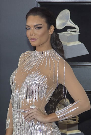 La modelo y ex miss universo puertorrique?a Zuleyka Rivera posa a su llegada al Madison Square Garden de Nueva York, para participar de la 60 edici¨®n de los Premios Grammy