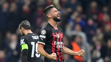 Soccer Football - Champions League - Group E - AC Milan v FC Salzburg - San Siro, Milan, Italy - November 2, 2022 AC Milan's Olivier Giroud celebrates scoring their third goal REUTERS/Daniele Mascolo