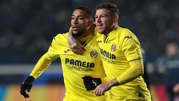 Arnaut Danjuma celebrates with teammate Alberto Moreno of Villarreal CF after scoring their team&#039;s third goal during the UEFA Champions League group F match between Atalanta and Villarreal CF at Gewiss Stadium on December 09, 2021 in Bergamo, Italy.