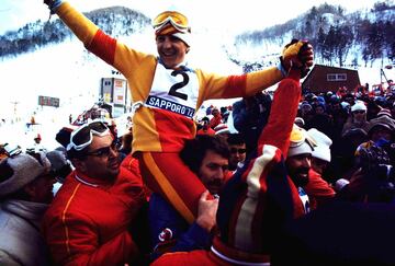 Paquito Fernndez Ochoa, celebrando la medalla de oro en Sapporo.