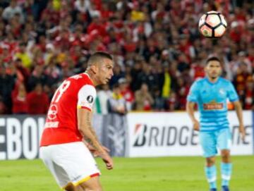 Santa Fe gana en su casa y deleita a su público con goles