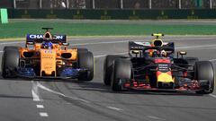 Alonso (McLaren) y Verstappen (Red Bull) en Australia, F1 2018. 