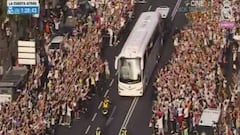Masivo acompañamiento al Real Madrid hasta el Bernabéu
